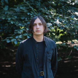 Elias Hirschl, 2025 (c) Petra Weixelbraun Das Foto darf honorarfrei für sämtliche Zwecke unter Angabe des Copyrights verwendet werden. Kontakt Fotografin: petra.francesca.weixelbraun@univie.ac.at